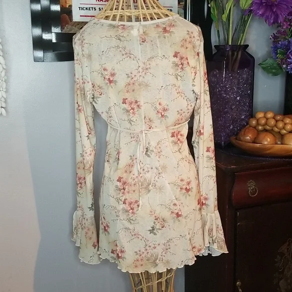 Vintage ENT Entrancy Medium Cream with Mauve, Burgundy & Green Flowers Blouse - Picture 3 of 9